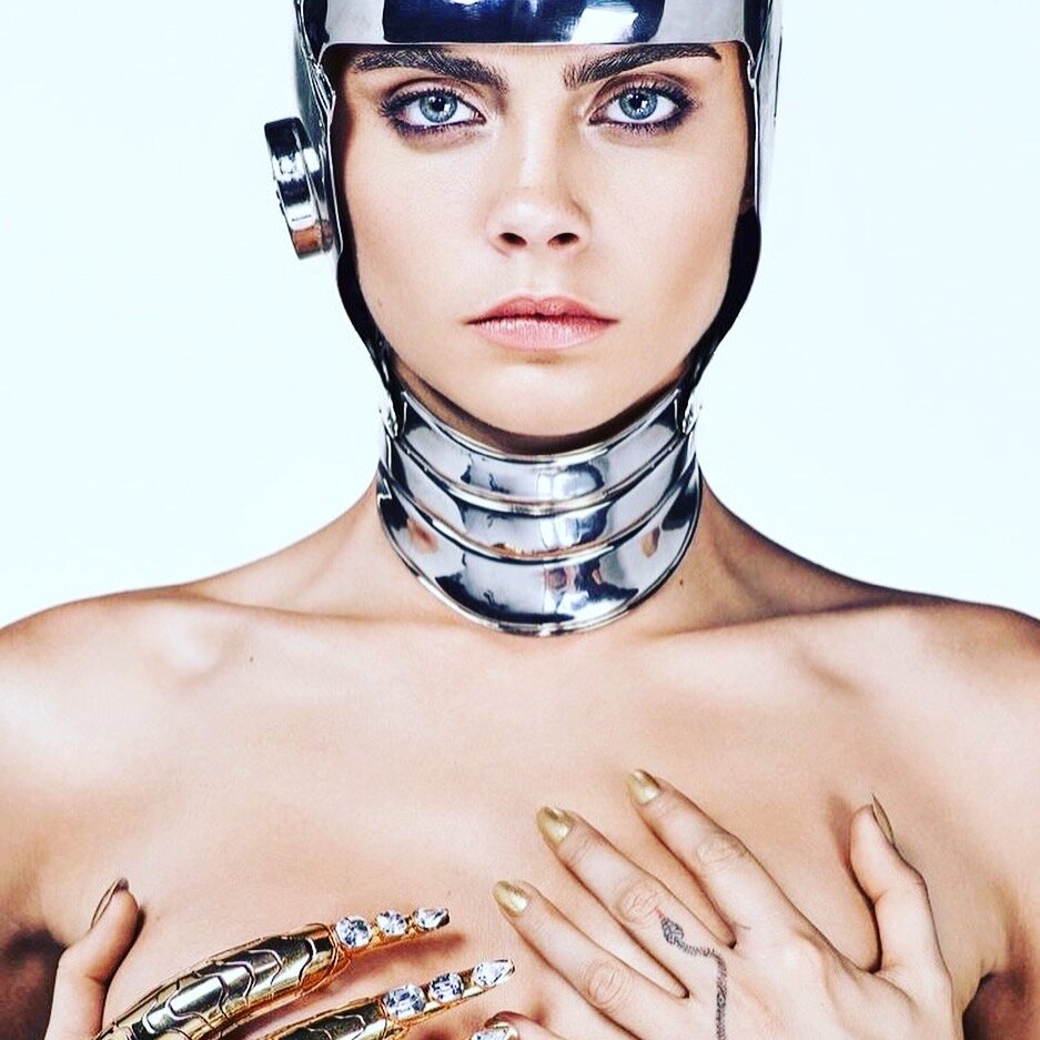 Cara Delevingne in Thierry Mugler 